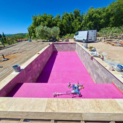 Transformation d'un bassin de 10x4 mètres : avant et après notre intervention de rénovation.